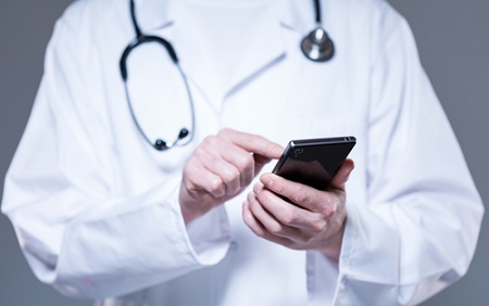 Can a crowdsourced AI medical diagnosis app outperform your doctor? (Scientific American)