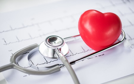 How do public 'report cards' affect physicians' treatment decisions?