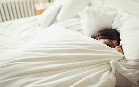 Scientists Discover the Brain's ‘Sleep Switch’ – and Say it ‘Could Explain Why You Curl Up Under a Warm Blanket' to Nod Off