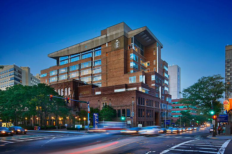 Beth Israel Deaconess Medical Center Finard 4 ICU Nurses Receive National Award for Excellence