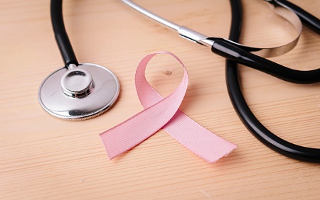 Growing community of breast cancer survivors deciding to 'go flat'