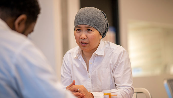Cancer patient discusses alternative therapies with oncologist