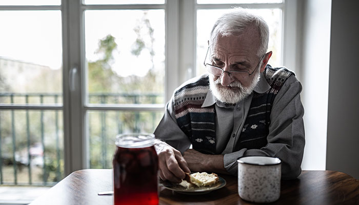 Cancer patient struggles to eat during treatment