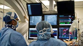 Electrophysiologists looking at the advanced heart mapping system