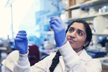 BIDMC Neurology Lab BIDMC Neurology Doctor with Film