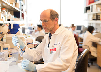 Dr. David Simon performs Parkinson's disease research