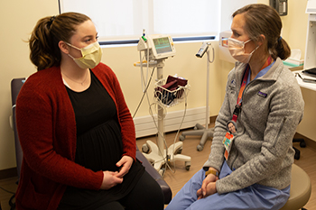 A BIDMC Maternal-fetal medicine specialist discusses a care plan with a patient