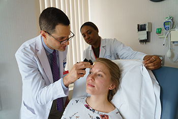 Dermatologist Jonathan Weiss, MD, treats BIDMC patient after organ transplant Dermatologist Jonathan Weiss, MD, treats BIDMC patient after organ transplant