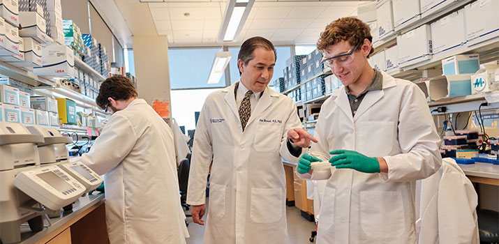 Barouch lab team works on vaccine research